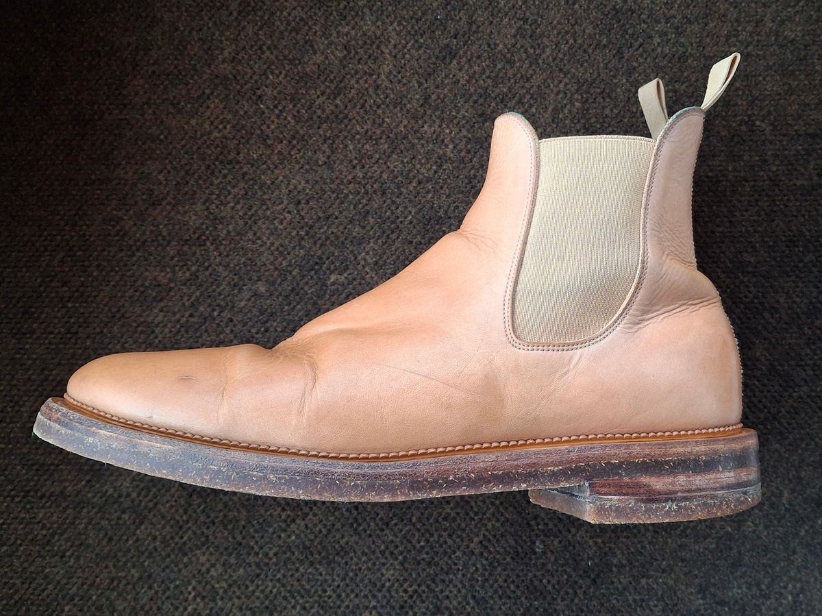 Photo by Mark on January 2, 2025 of the Viberg Chelsea in Conceria 800 Champagne Washed Vachetta.