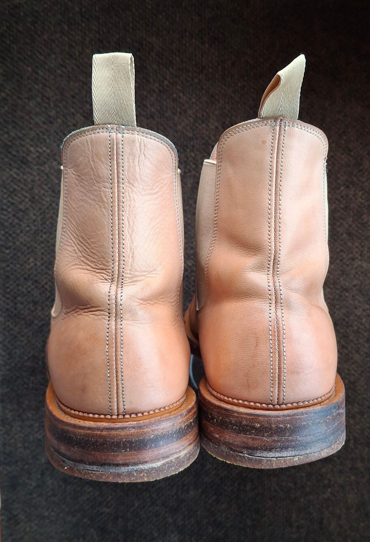 Photo by Mark on January 2, 2025 of the Viberg Chelsea in Conceria 800 Champagne Washed Vachetta.
