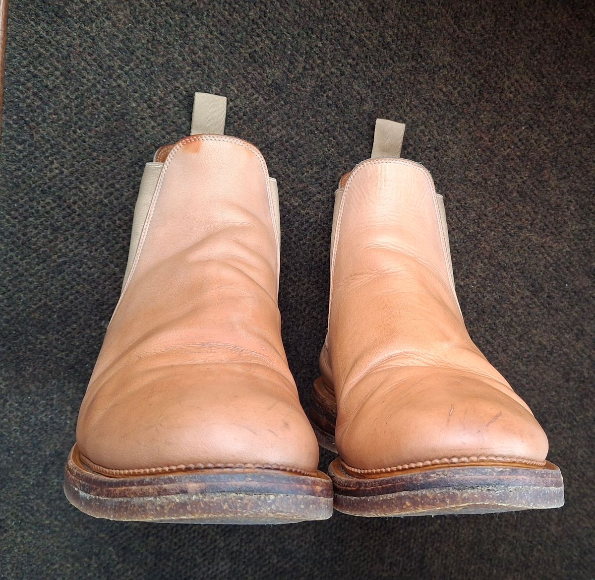 Photo by Mark on January 2, 2025 of the Viberg Chelsea in Conceria 800 Champagne Washed Vachetta.