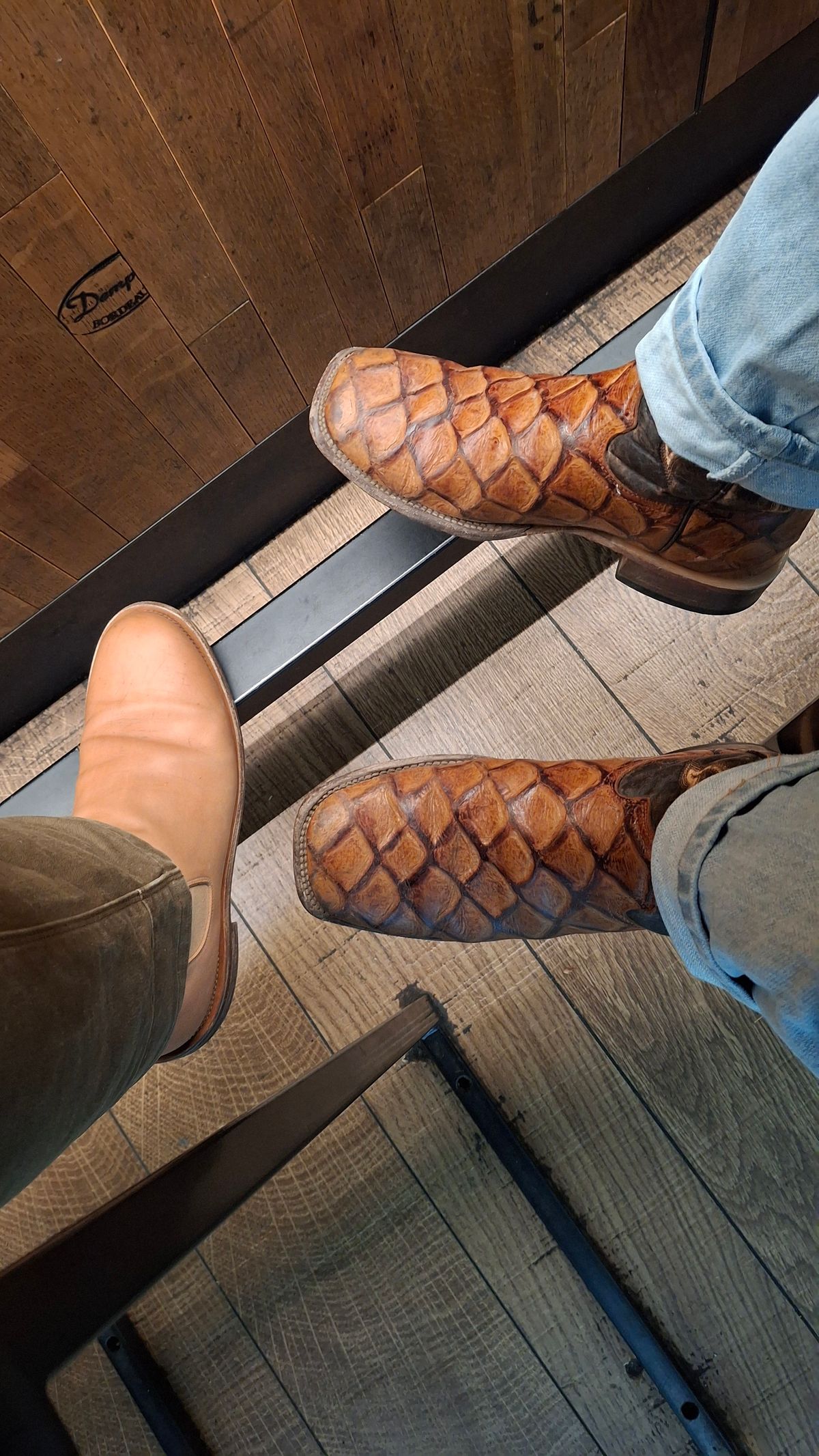 Photo by Mark on January 4, 2025 of the Viberg Chelsea in Conceria 800 Champagne Washed Vachetta.