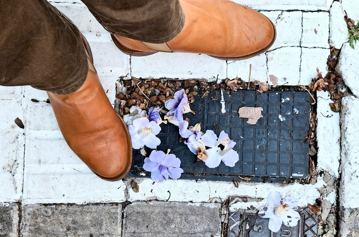 Photo by Mark on January 5, 2025 of the Viberg Chelsea in Conceria 800 Champagne Washed Vachetta.
