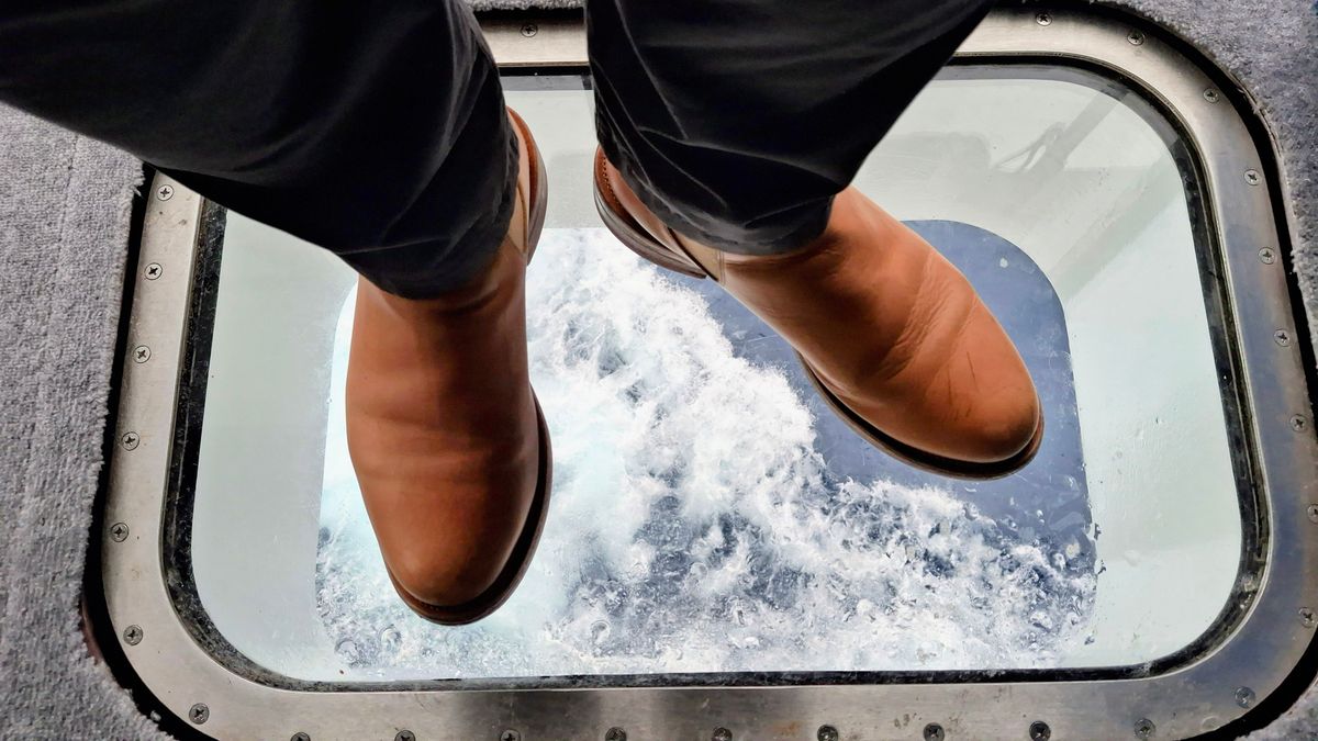 Photo by Mark on January 9, 2025 of the Viberg Chelsea in Conceria 800 Champagne Washed Vachetta.