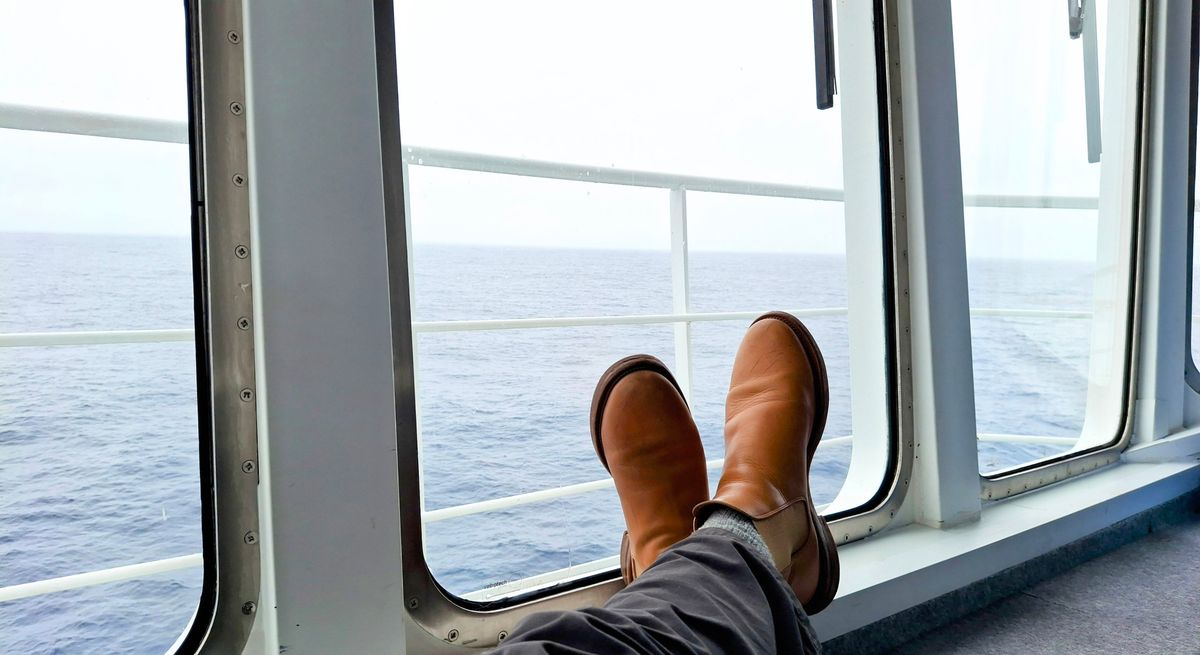 Photo by Mark on January 9, 2025 of the Viberg Chelsea in Conceria 800 Champagne Washed Vachetta.