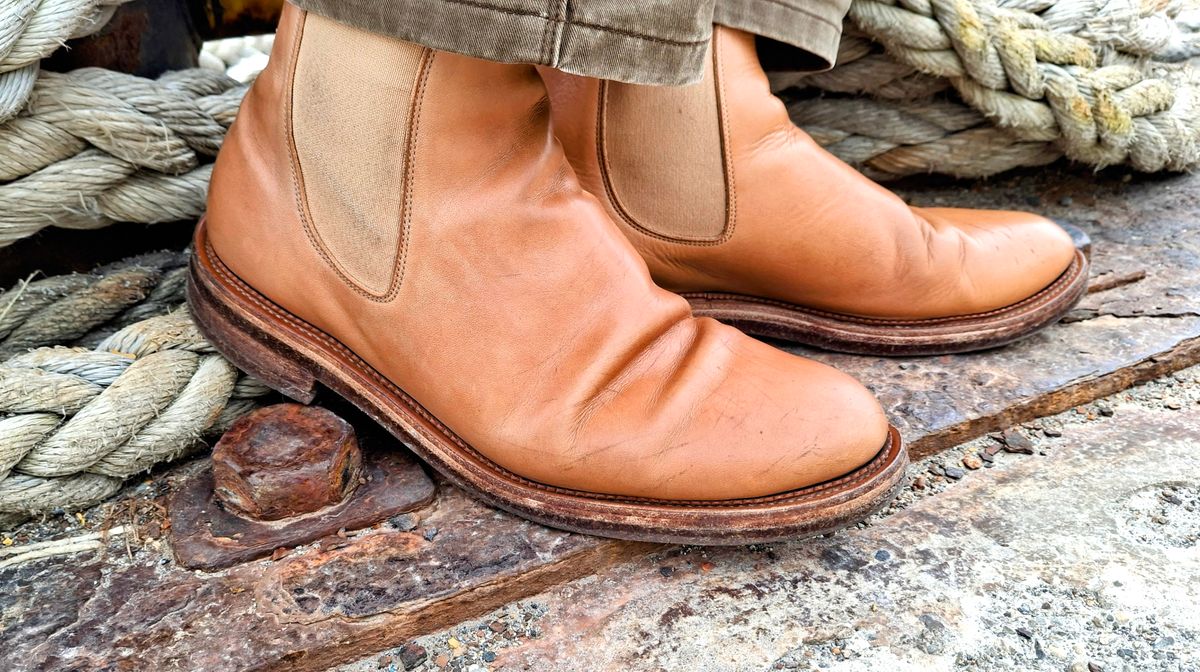 Photo by Mark on January 29, 2025 of the Viberg Chelsea in Conceria 800 Champagne Washed Vachetta.