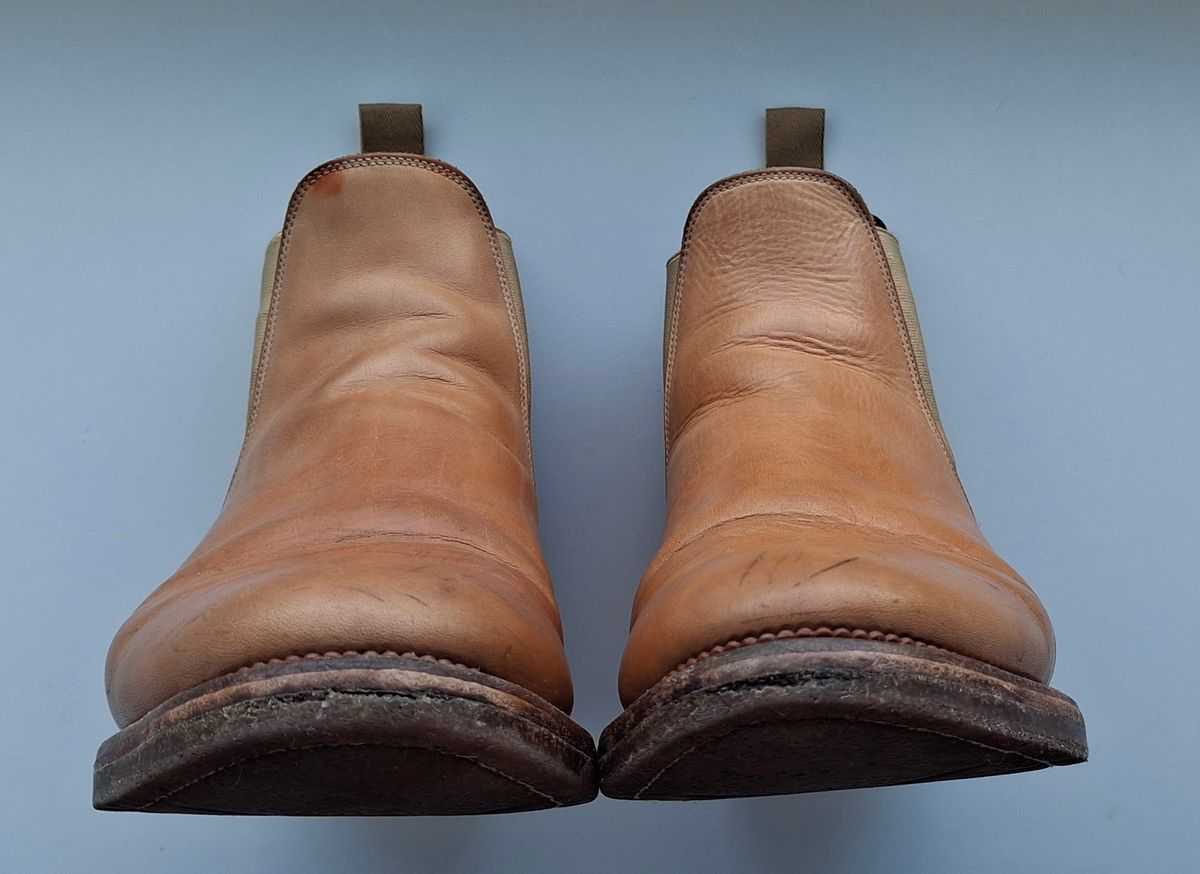 Photo by Mark on February 3, 2025 of the Viberg Chelsea in Conceria 800 Champagne Washed Vachetta.