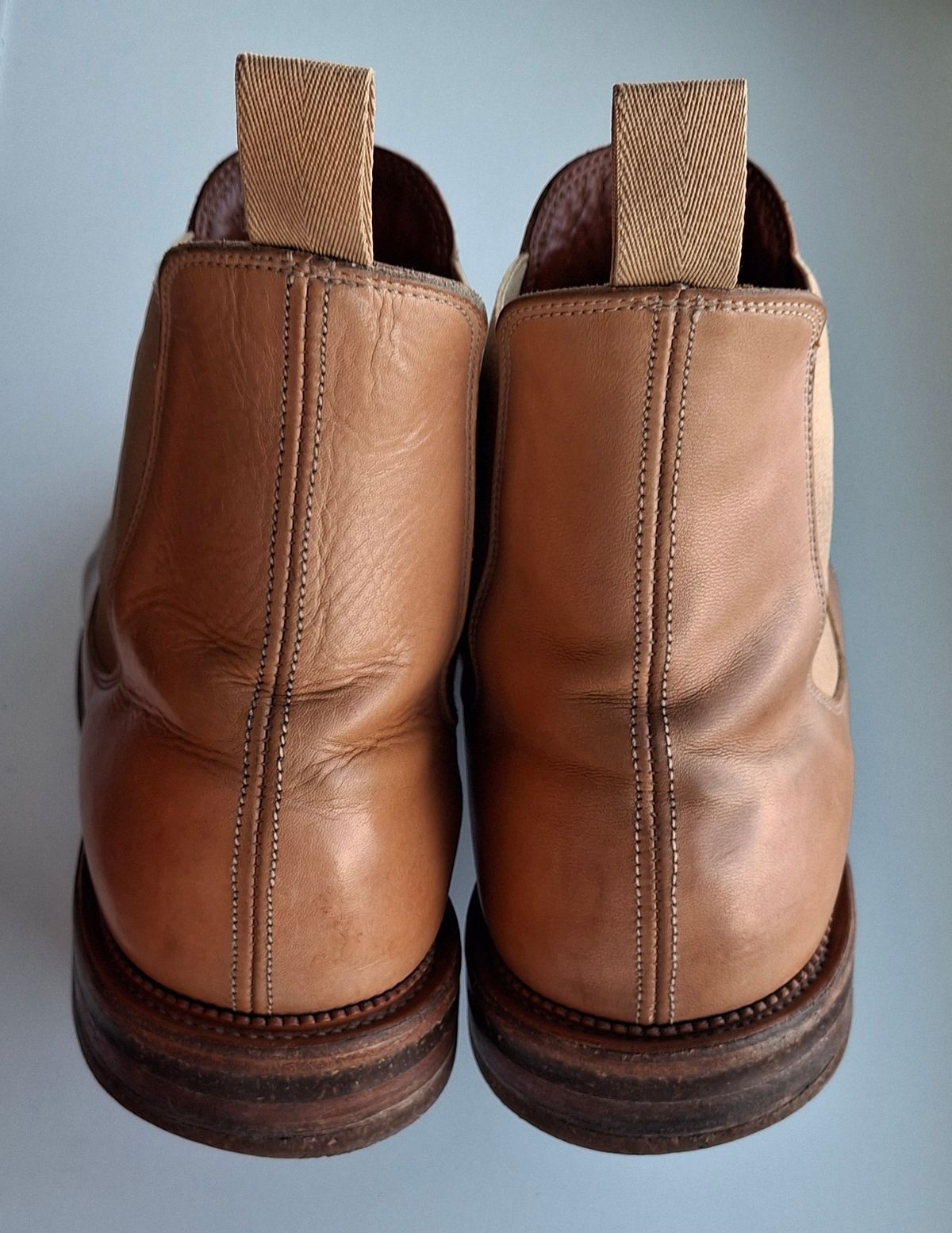 Photo by Mark on February 3, 2025 of the Viberg Chelsea in Conceria 800 Champagne Washed Vachetta.