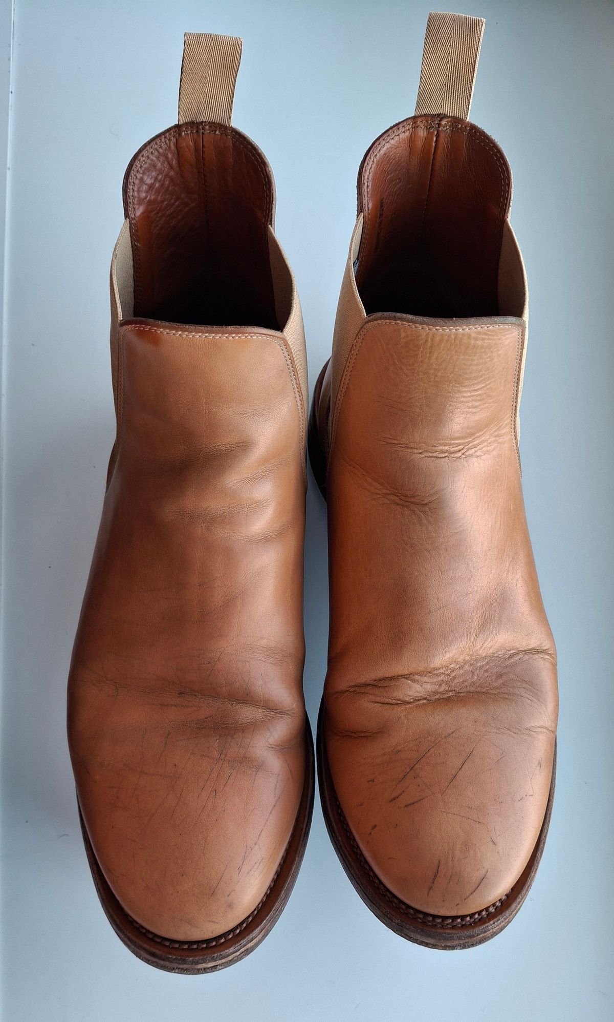 Photo by Mark on February 3, 2025 of the Viberg Chelsea in Conceria 800 Champagne Washed Vachetta.