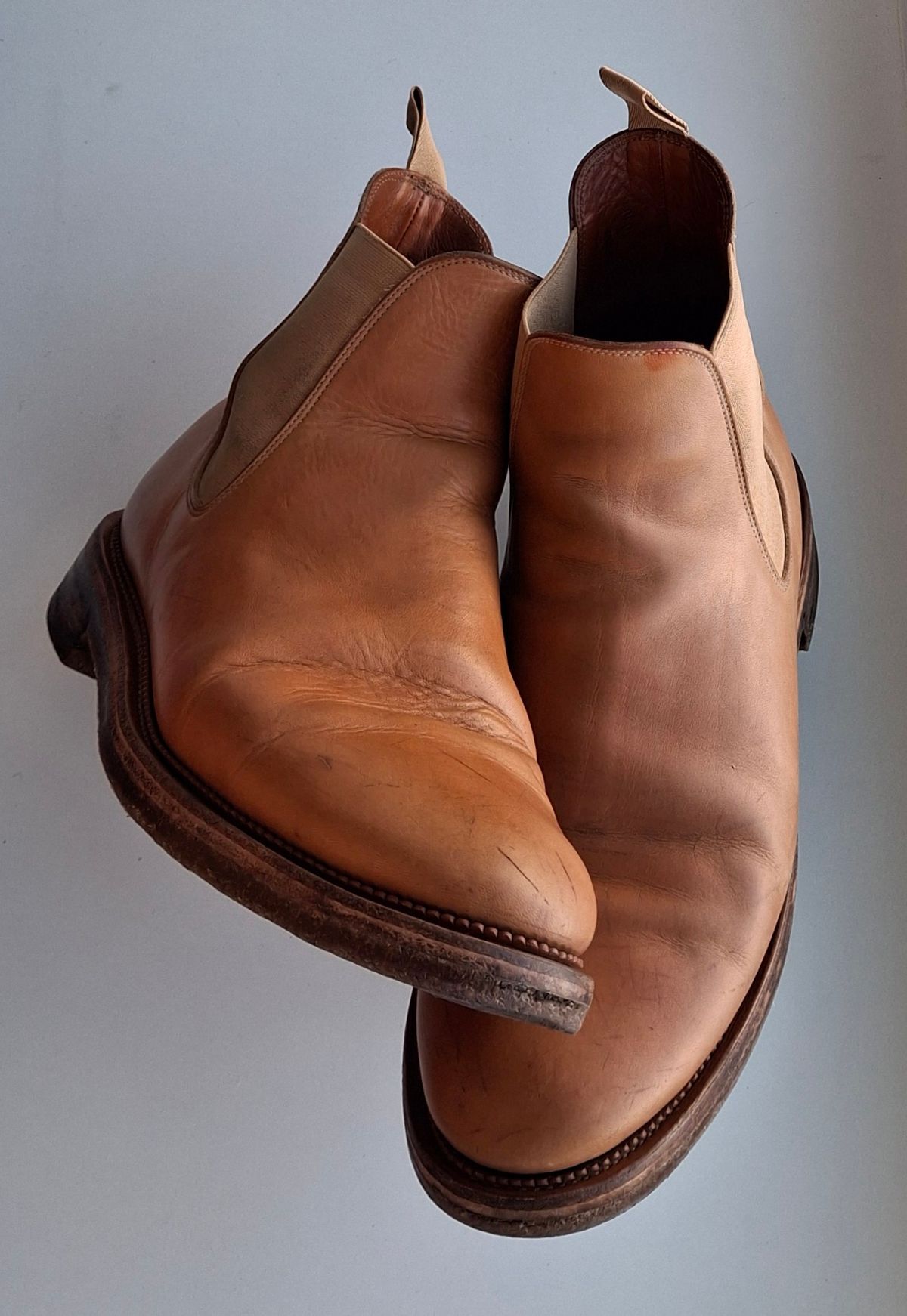 Photo by Mark on February 3, 2025 of the Viberg Chelsea in Conceria 800 Champagne Washed Vachetta.