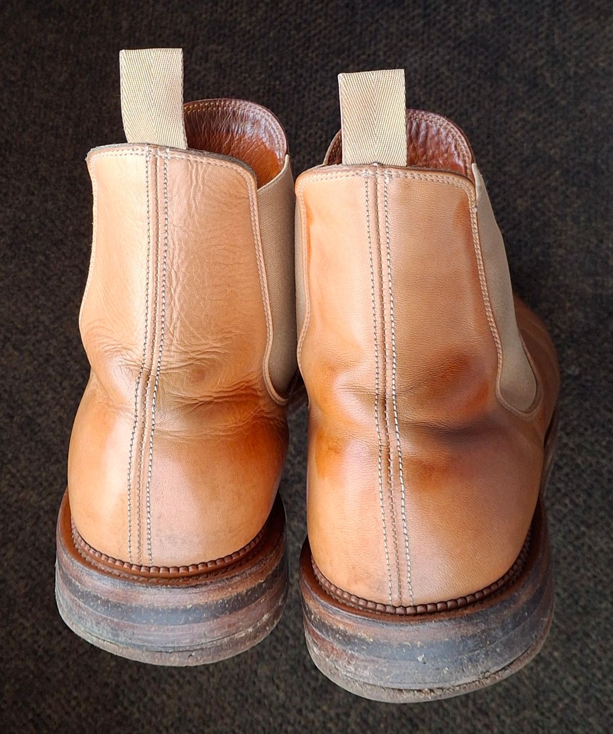 Photo by Mark on March 4, 2025 of the Viberg Chelsea in Conceria 800 Champagne Washed Vachetta.