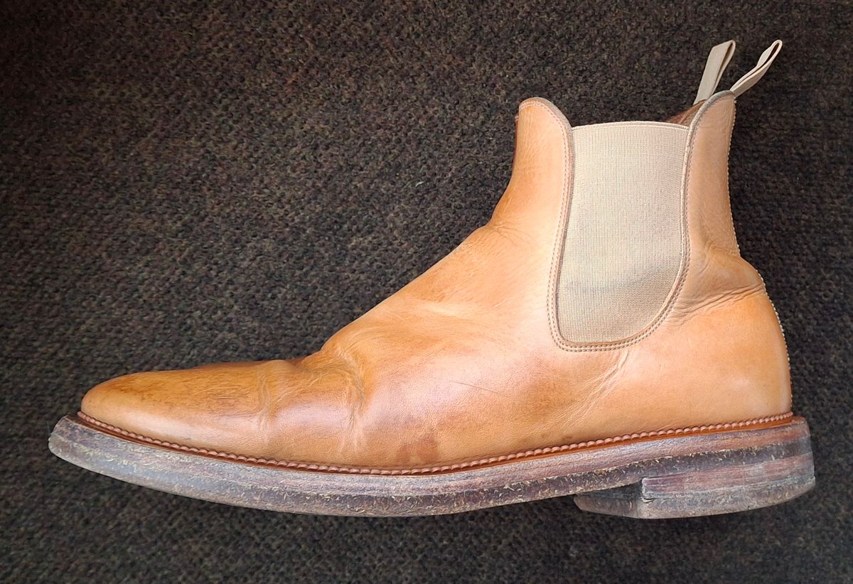 Photo by Mark on March 4, 2025 of the Viberg Chelsea in Conceria 800 Champagne Washed Vachetta.