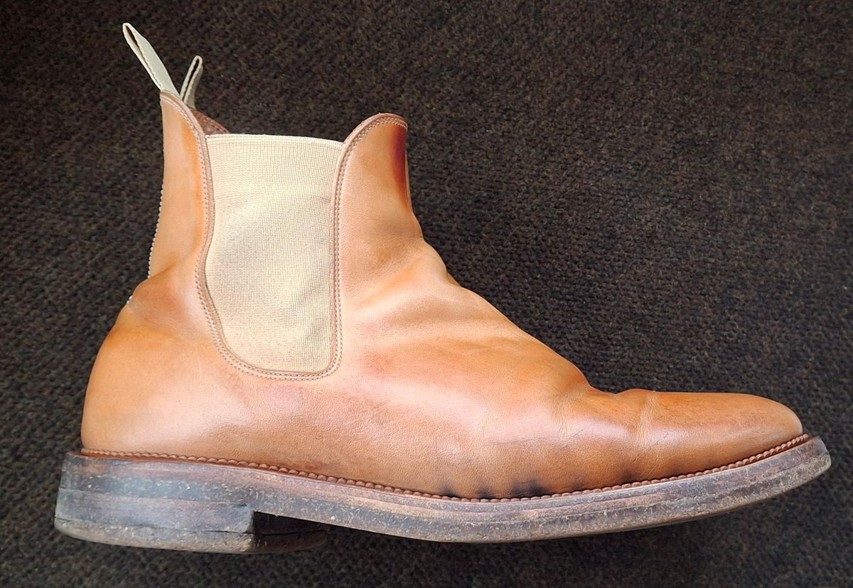 Photo by Mark on March 4, 2025 of the Viberg Chelsea in Conceria 800 Champagne Washed Vachetta.