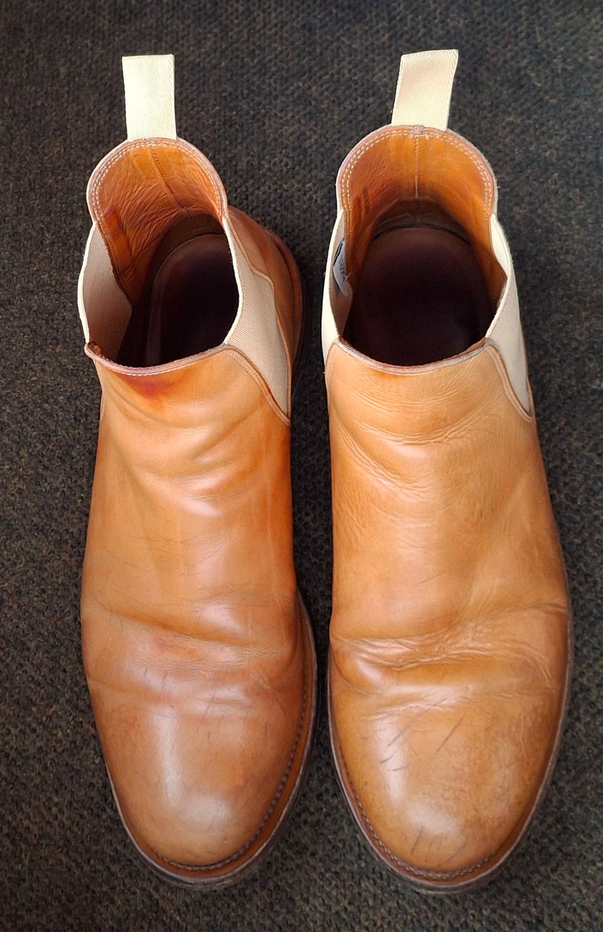 Photo by Mark on March 4, 2025 of the Viberg Chelsea in Conceria 800 Champagne Washed Vachetta.