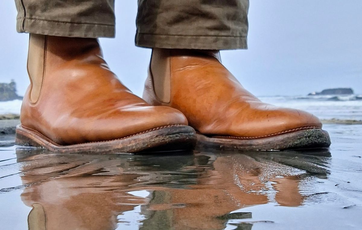 Photo by Mark on March 11, 2025 of the Viberg Chelsea in Conceria 800 Champagne Washed Vachetta.