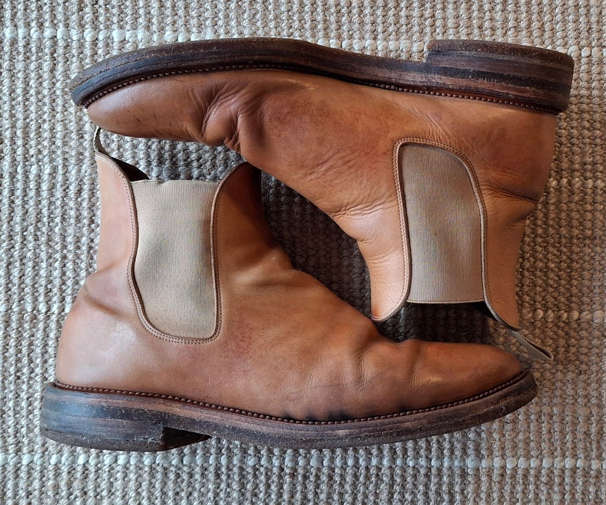 Photo by Mark on April 5, 2025 of the Viberg Chelsea in Conceria 800 Champagne Washed Vachetta.