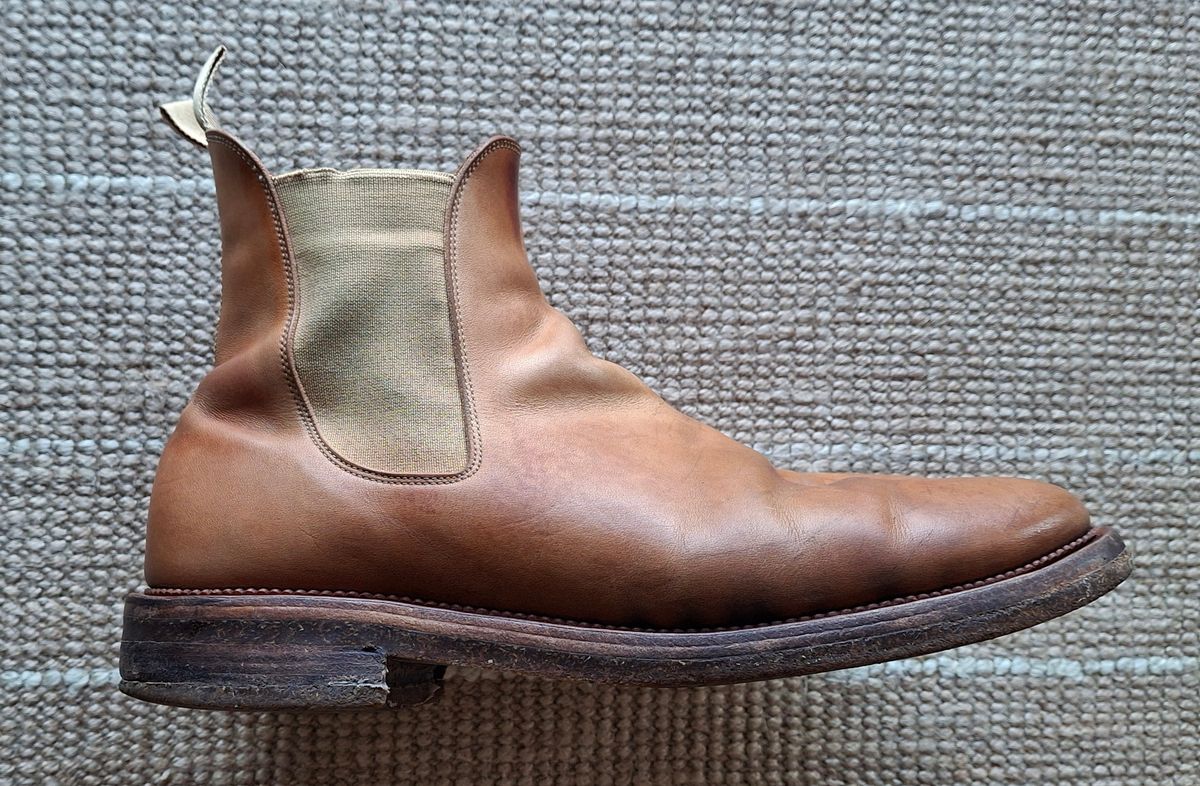 Photo by Mark on April 4, 2025 of the Viberg Chelsea in Conceria 800 Champagne Washed Vachetta.