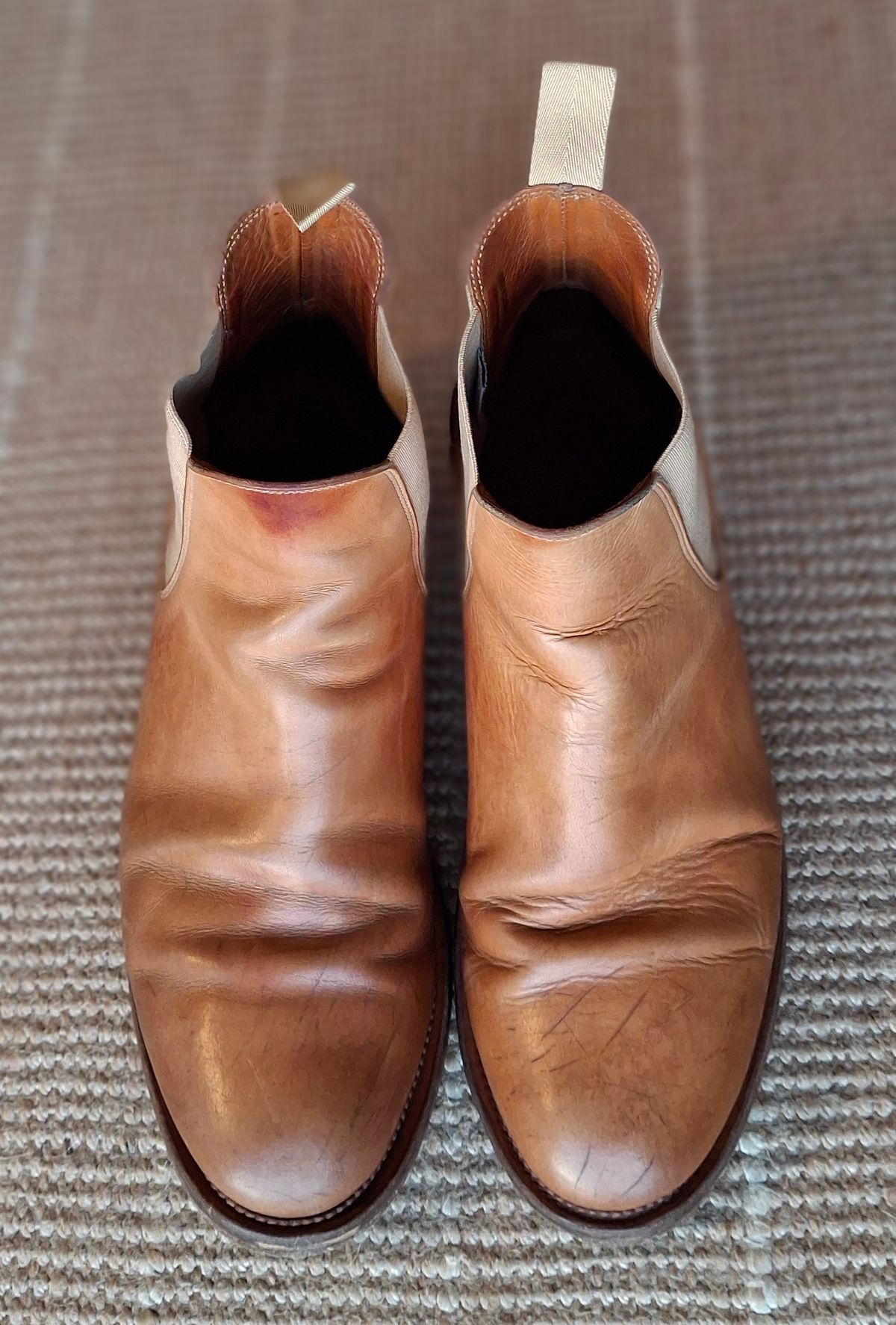 Photo by Mark on April 5, 2025 of the Viberg Chelsea in Conceria 800 Champagne Washed Vachetta.