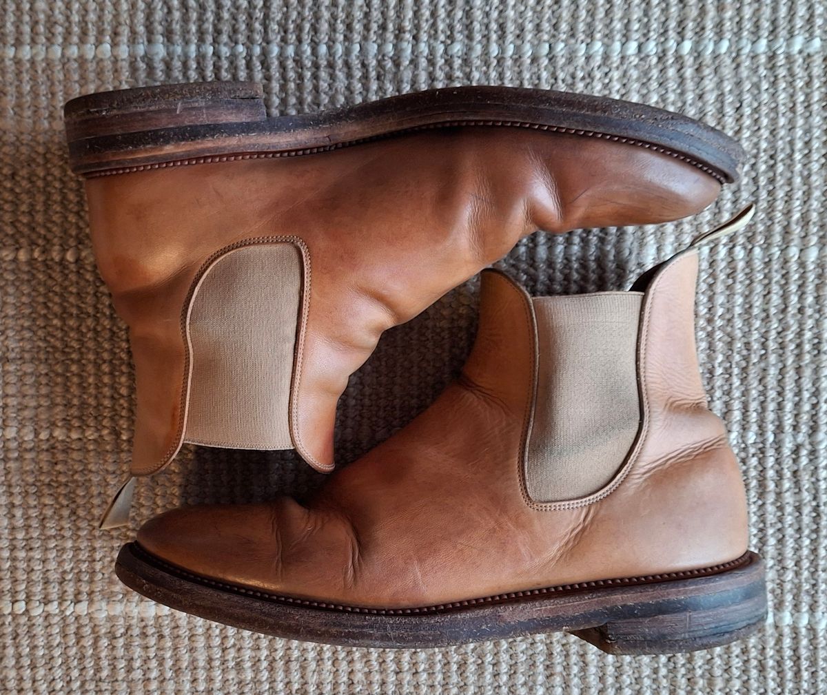 Photo by Mark on April 5, 2025 of the Viberg Chelsea in Conceria 800 Champagne Washed Vachetta.