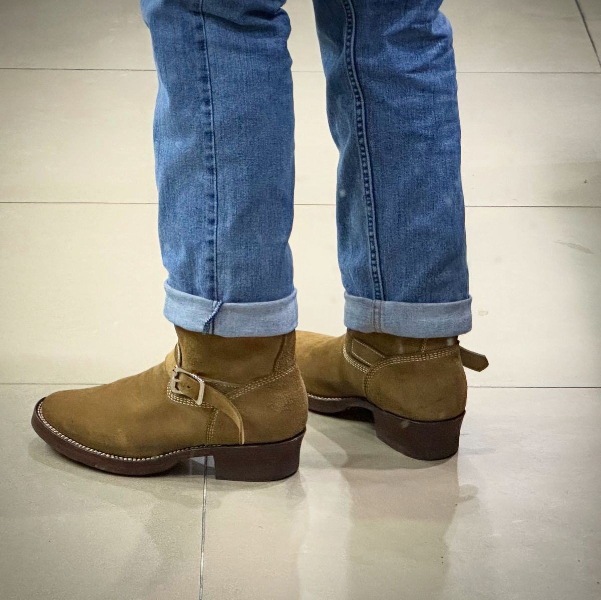 Photo by erichmercado on September 6, 2025 of the Willie's Handmade Boots Engineers in Horween Mojave Roughout.