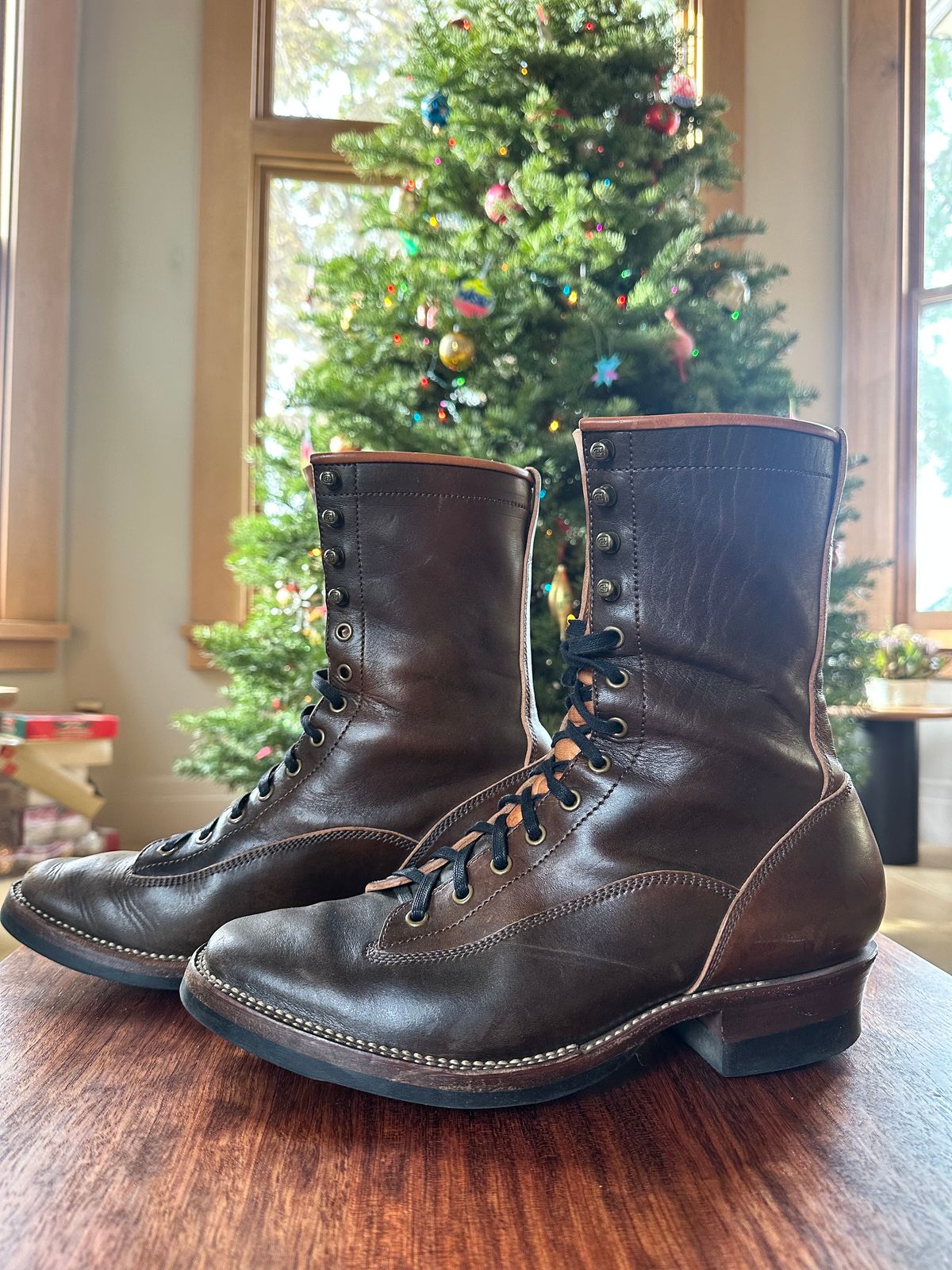 Photo by bricra1983 on December 11, 2024 of the Flame Panda Lace To Toe in Maryam Natural Horsebutt Overdyed Brown then Black.