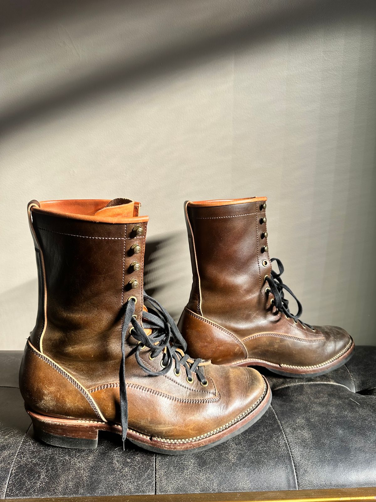 Photo by bricra1983 on January 6, 2025 of the Flame Panda Lace To Toe in Maryam Natural Horsebutt Overdyed Brown then Black.