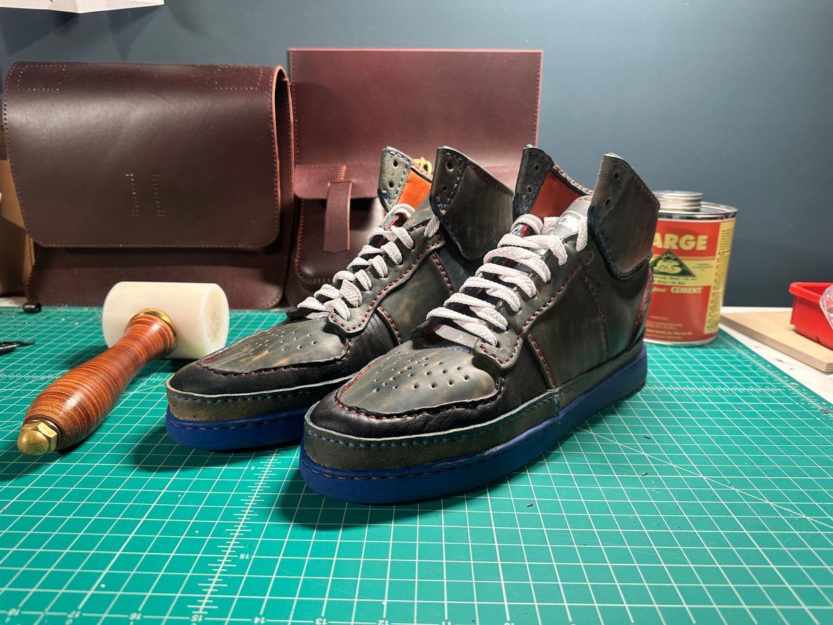Photo by bricra1983 on September 27, 2025 of the Self-Made Hand Stitched Hi Top in Guidi Blue Reverse Horsebutt.