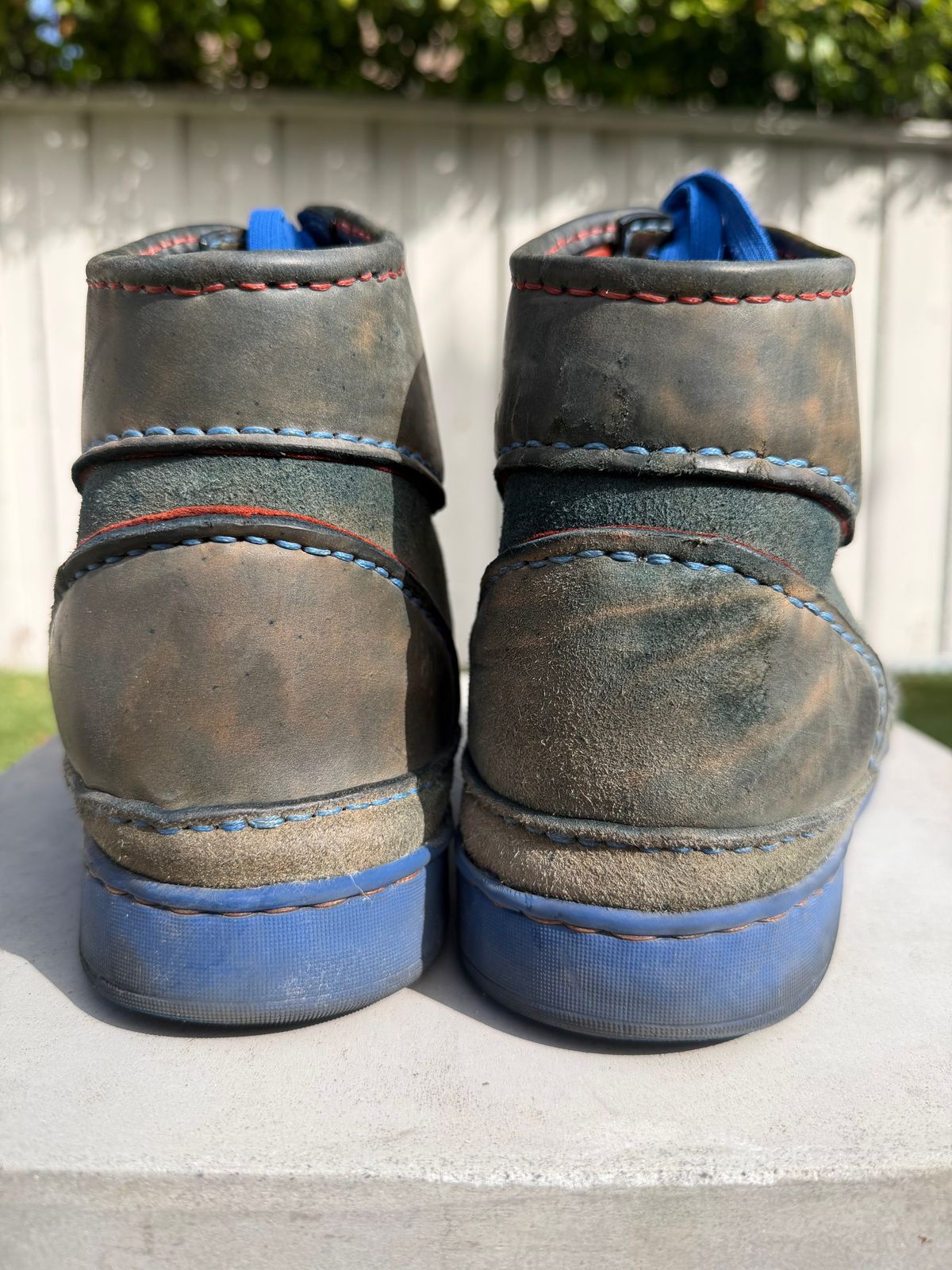 Photo by bricra1983 on November 3, 2025 of the Self-Made Hand Stitched Hi Top in Guidi Blue Reverse Horsebutt.