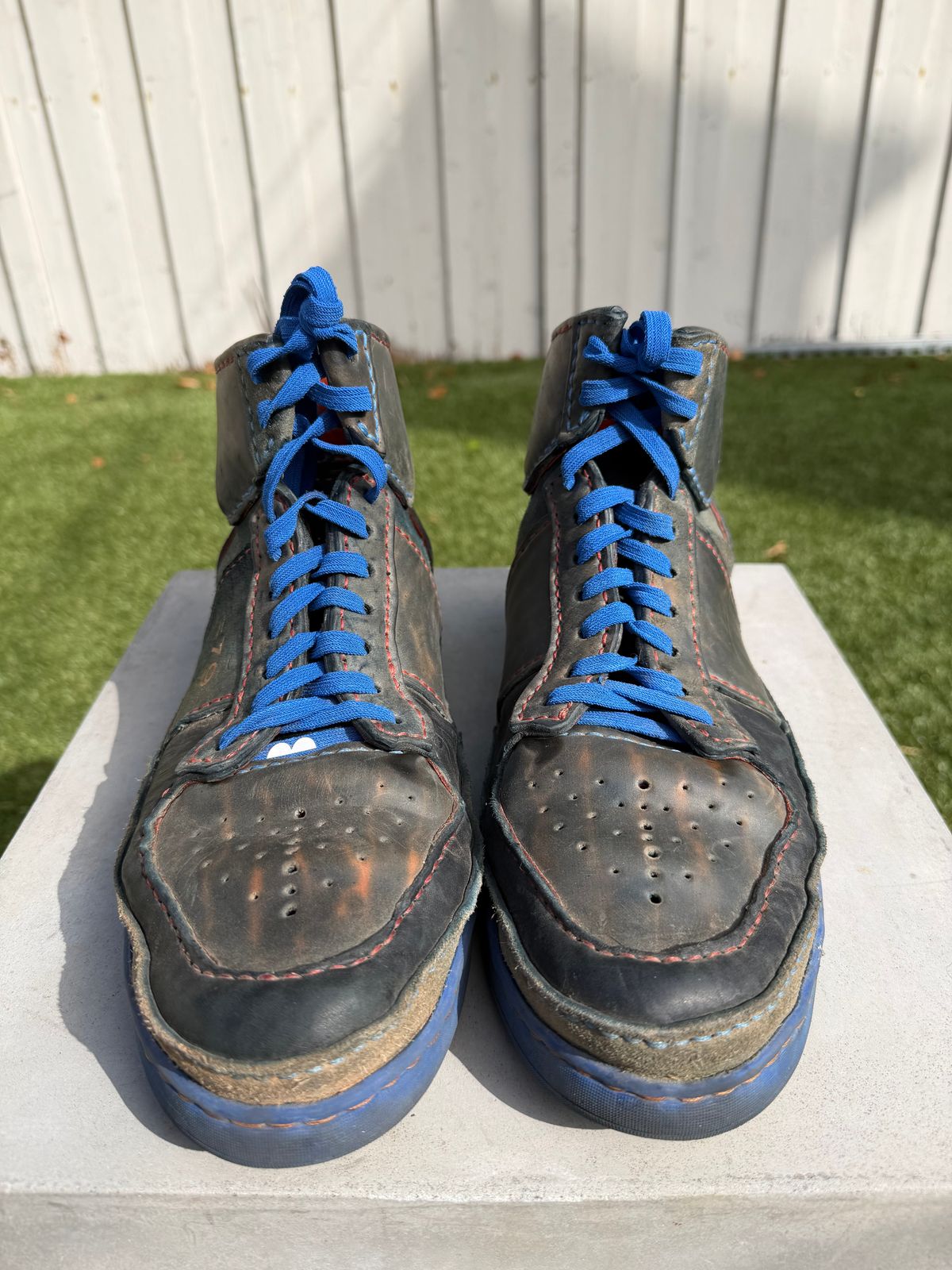 Photo by bricra1983 on November 3, 2025 of the Self-Made Hand Stitched Hi Top in Guidi Blue Reverse Horsebutt.