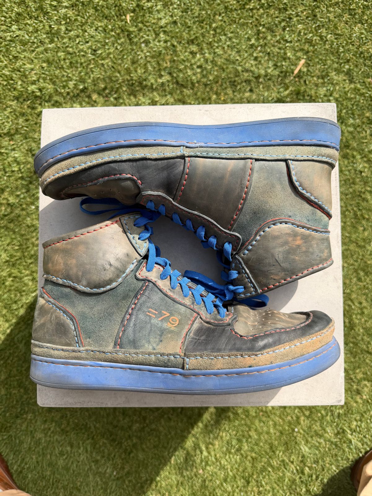 Photo by bricra1983 on November 3, 2025 of the Self-Made Hand Stitched Hi Top in Guidi Blue Reverse Horsebutt.