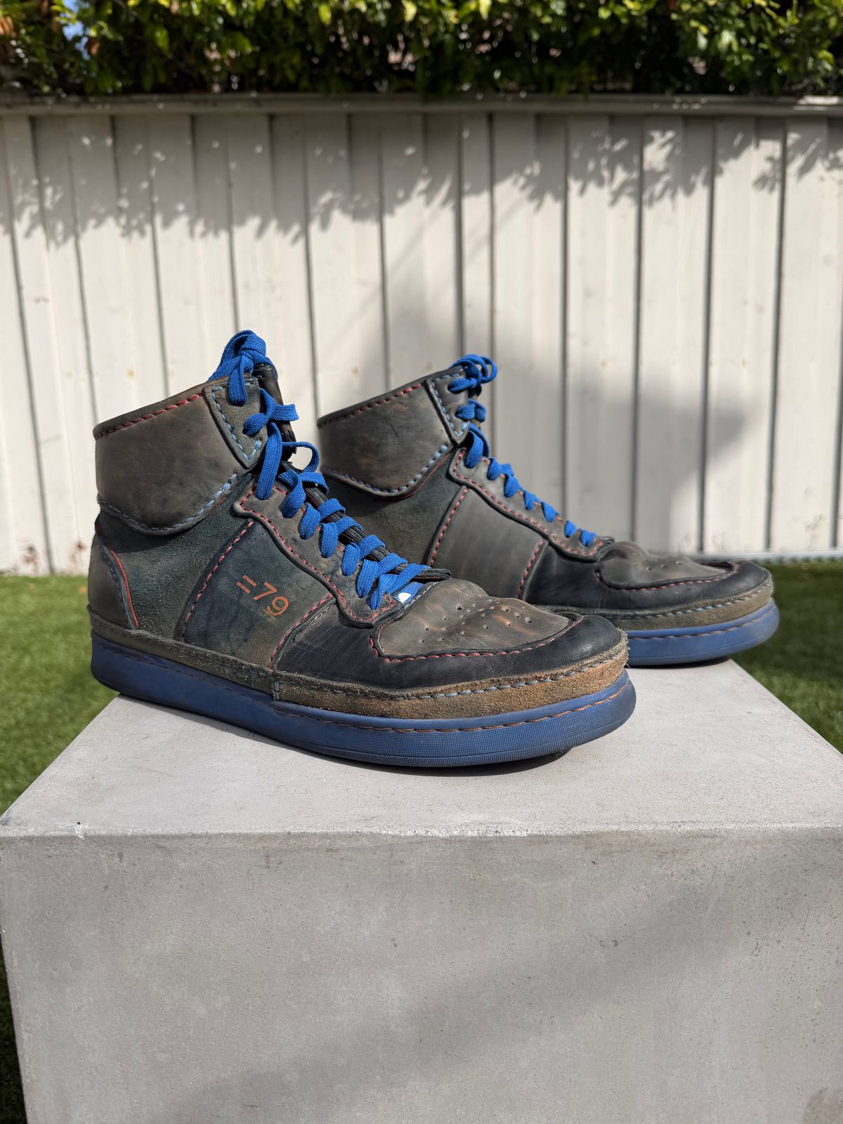 Photo by bricra1983 on November 3, 2025 of the Self-Made Hand Stitched Hi Top in Guidi Blue Reverse Horsebutt.