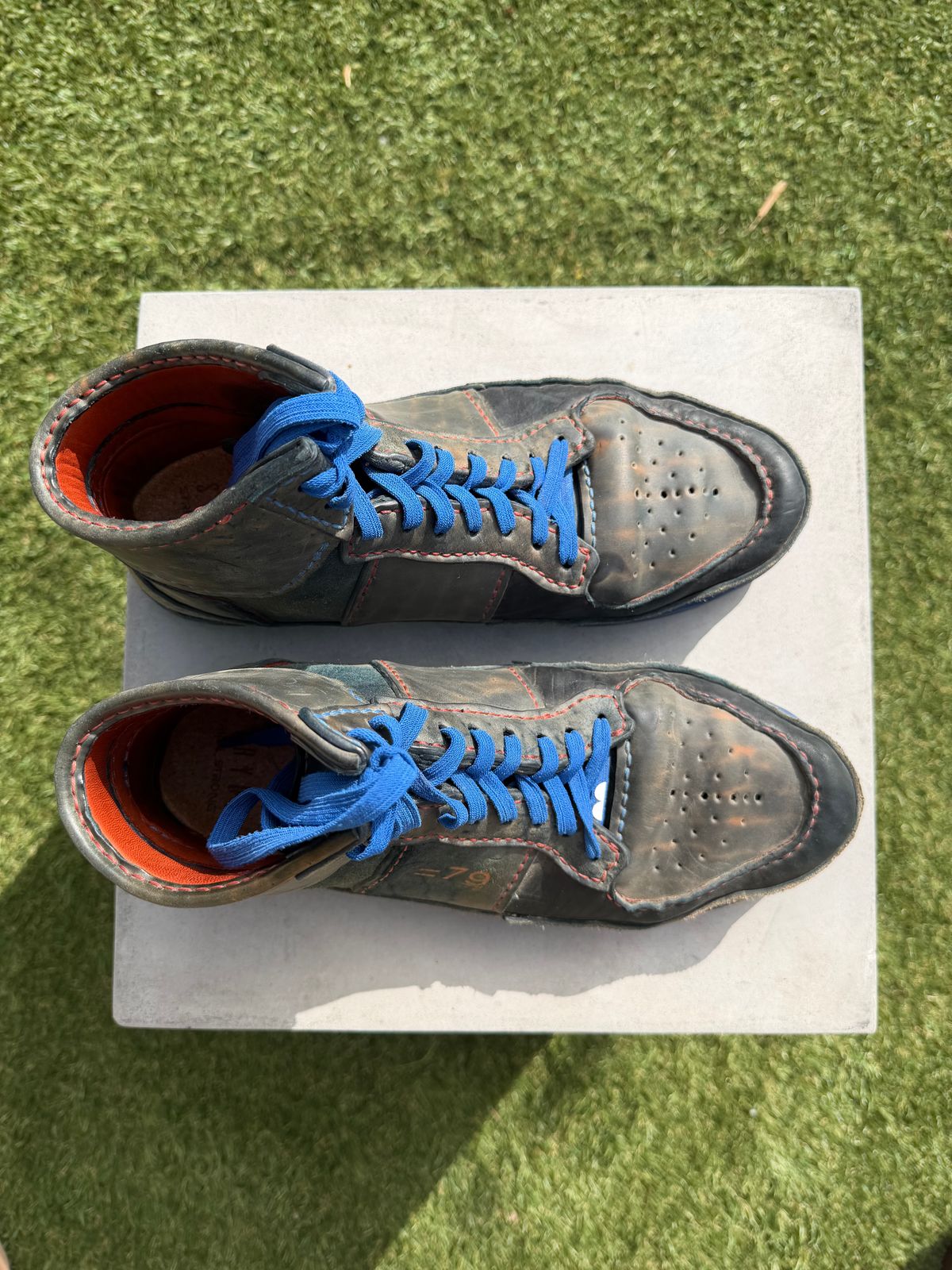 Photo by bricra1983 on November 3, 2025 of the Self-Made Hand Stitched Hi Top in Guidi Blue Reverse Horsebutt.