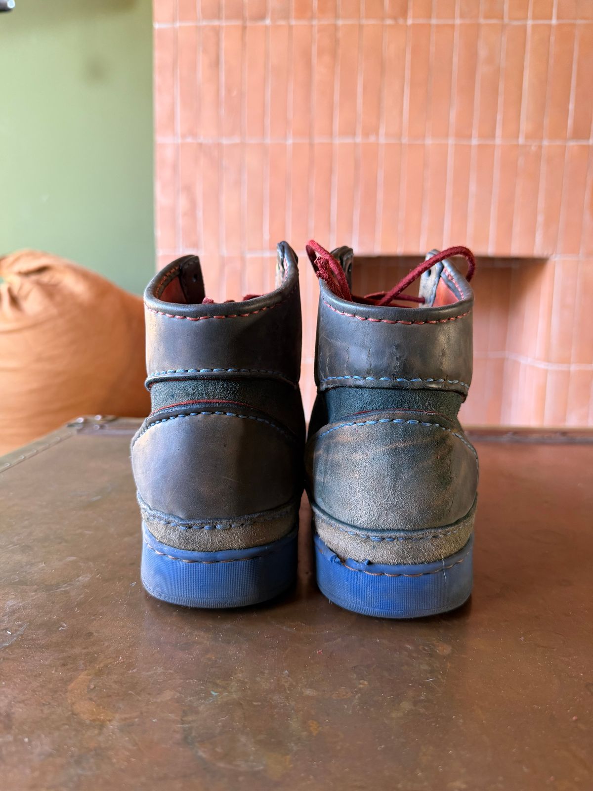 Photo by bricra1983 on December 4, 2025 of the Self-Made Hand Stitched Hi Top in Guidi Blue Reverse Horsebutt.