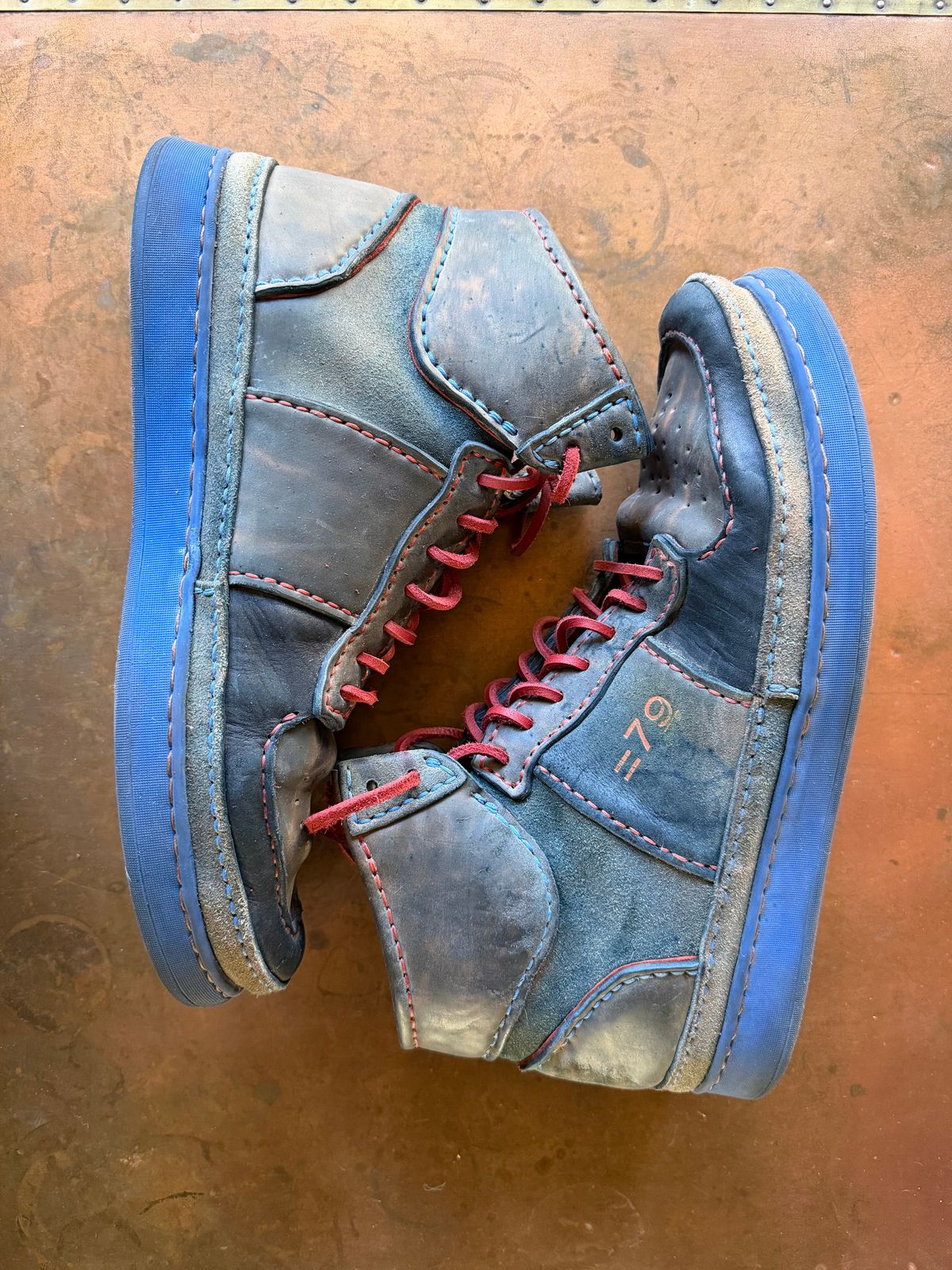 Photo by bricra1983 on December 4, 2025 of the Self-Made Hand Stitched Hi Top in Guidi Blue Reverse Horsebutt.