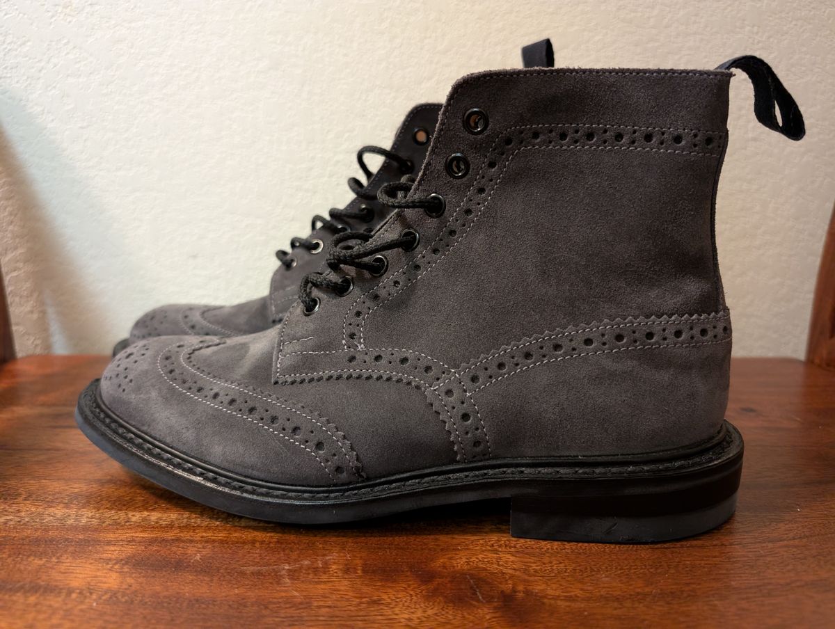 Photo by franklynne on February 11, 2025 of the Tricker's Stow Lightweight in C.F. Stead Winter Smoke Repello Suede.