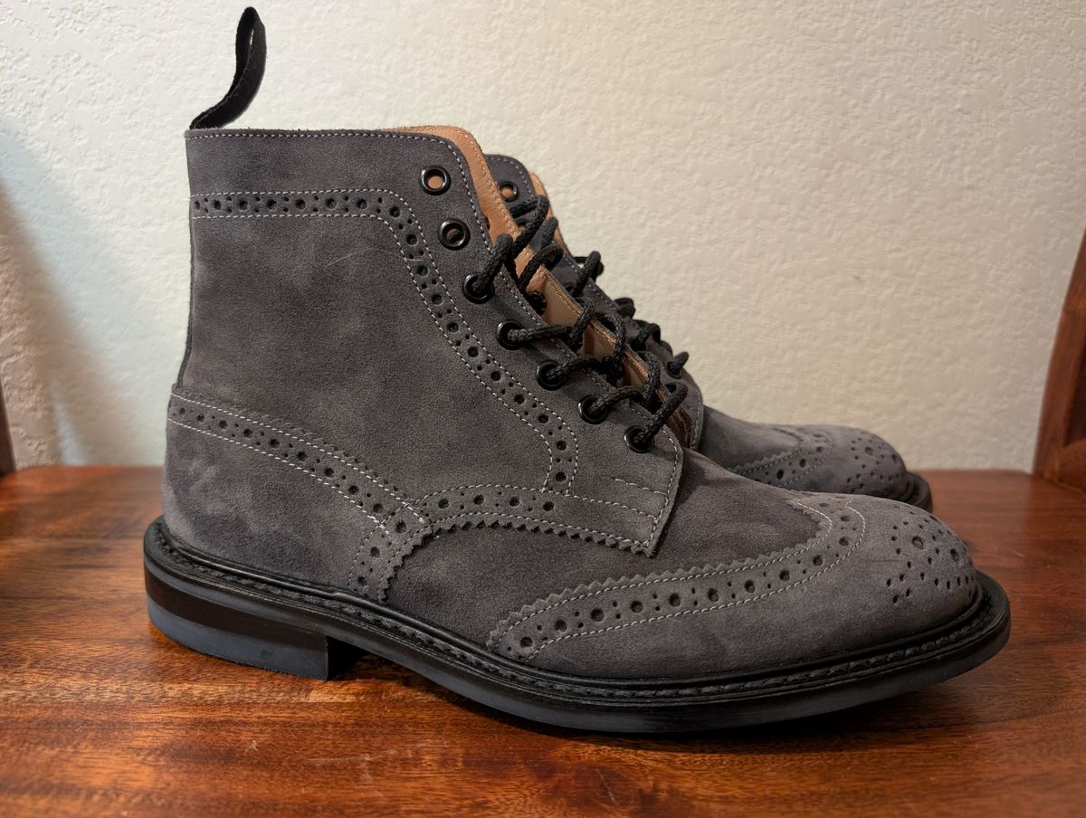 Photo by franklynne on February 11, 2025 of the Tricker's Stow Lightweight in C.F. Stead Winter Smoke Repello Suede.