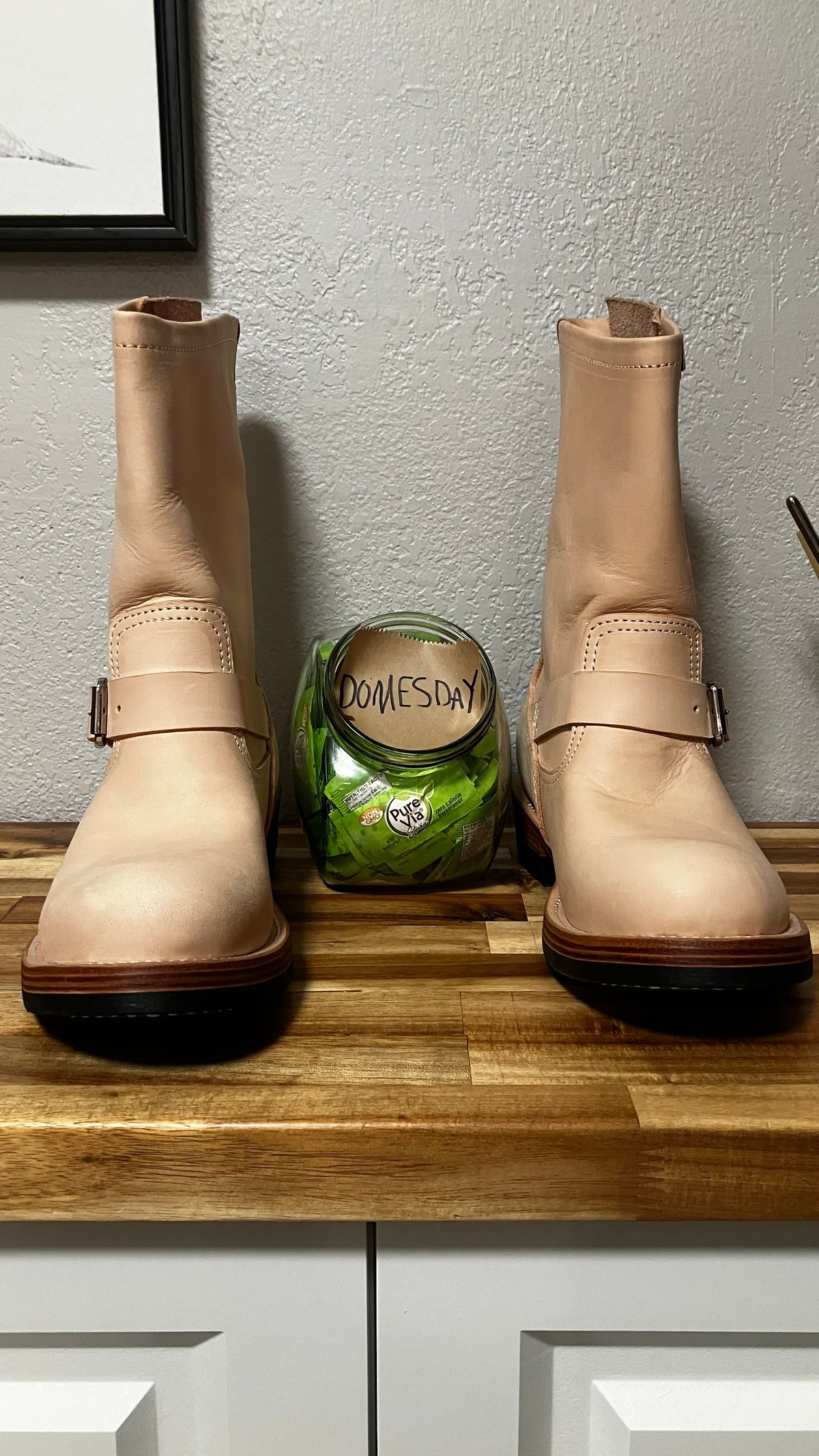 Photo by De4 on October 1, 2024 of the KIND 1930s Engineer Boots in Italian Veg-Tanned Leather.