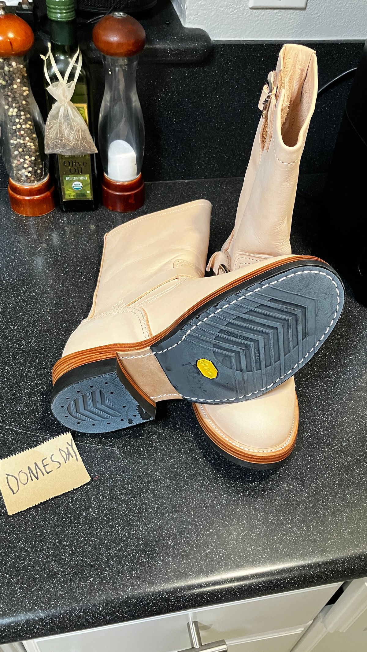Photo by De4 on October 1, 2024 of the KIND 1930s Engineer Boots in Italian Veg-Tanned Leather.