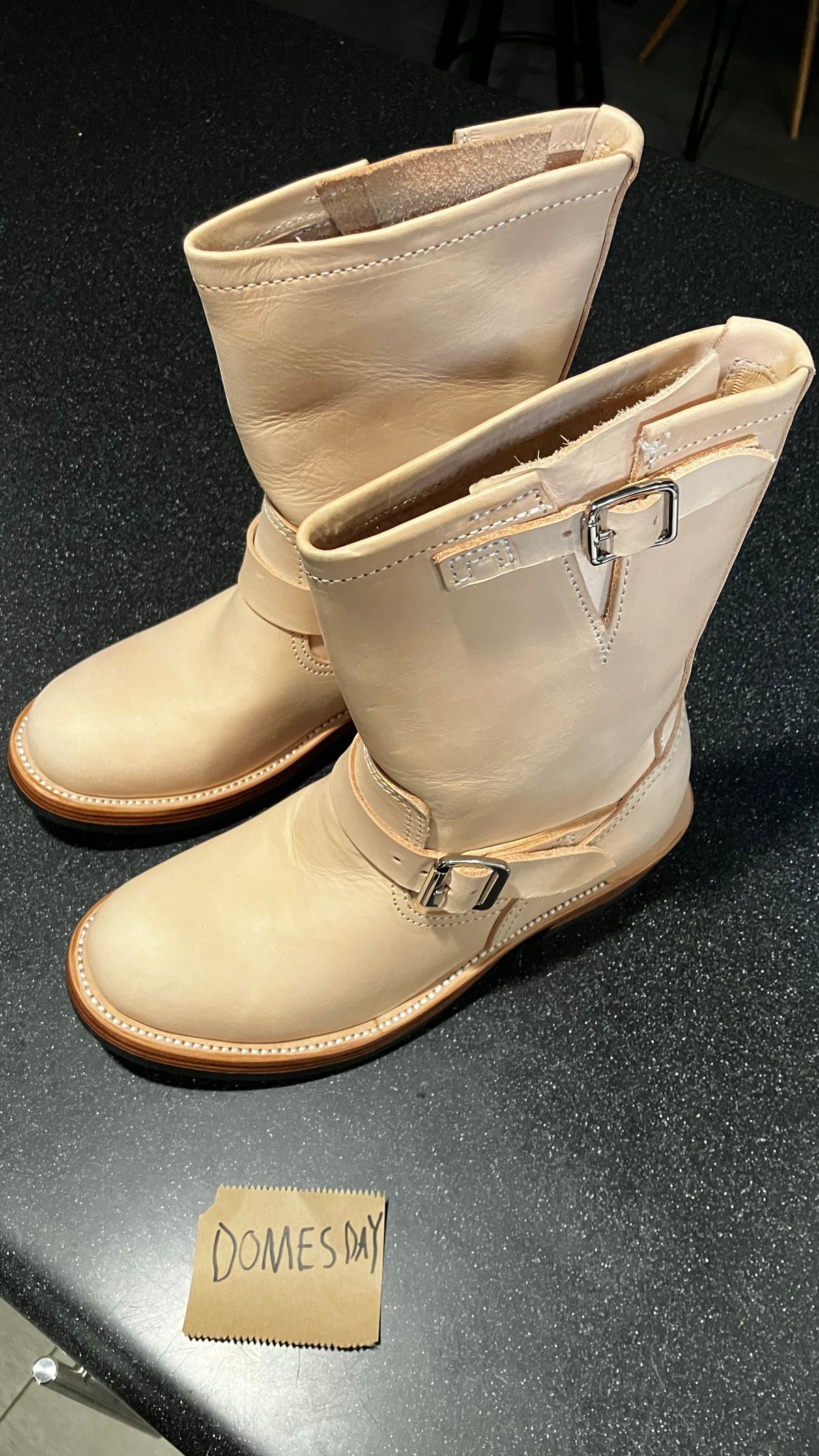 Photo by De4 on October 1, 2024 of the KIND 1930s Engineer Boots in Italian Veg-Tanned Leather.