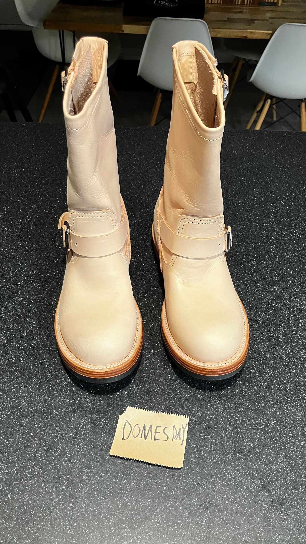 Photo by De4 on October 1, 2024 of the KIND 1930s Engineer Boots in Italian Veg-Tanned Leather.