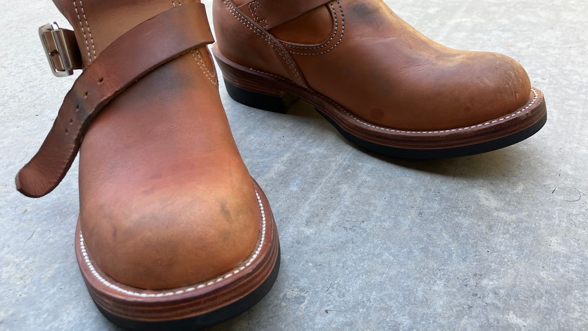 Photo by De4 on October 6, 2024 of the KIND 1930s Engineer Boots in Italian Veg-Tanned Leather.