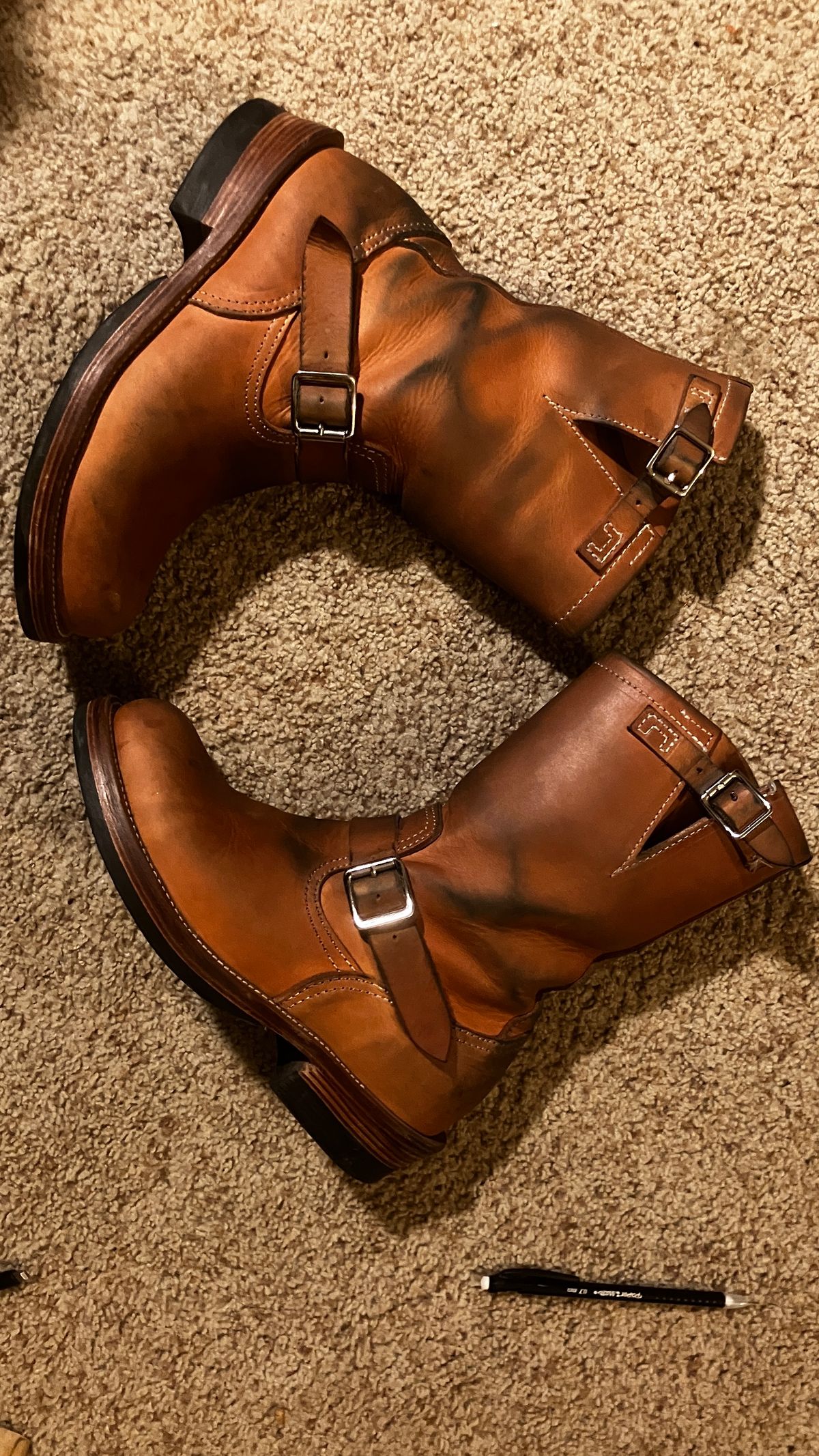 Photo by De4 on October 18, 2024 of the KIND 1930s Engineer Boots in Italian Veg-Tanned Leather.