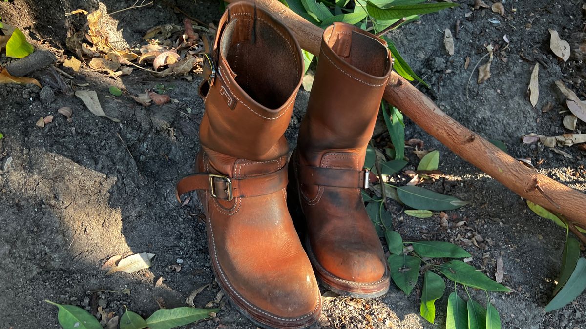 Photo by De4 on October 27, 2024 of the KIND 1930s Engineer Boots in Italian Veg-Tanned Leather.