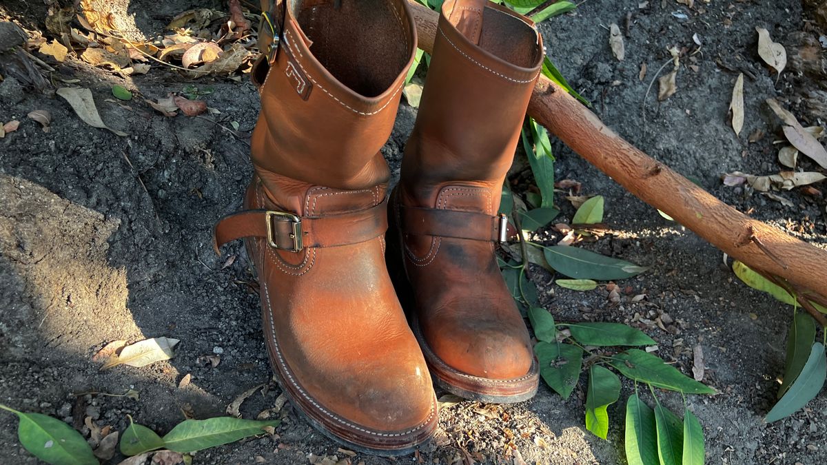 Photo by De4 on October 27, 2024 of the KIND 1930s Engineer Boots in Italian Veg-Tanned Leather.