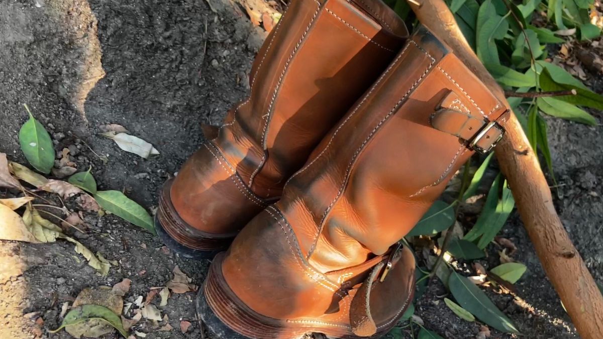 Photo by De4 on October 27, 2024 of the KIND 1930s Engineer Boots in Italian Veg-Tanned Leather.