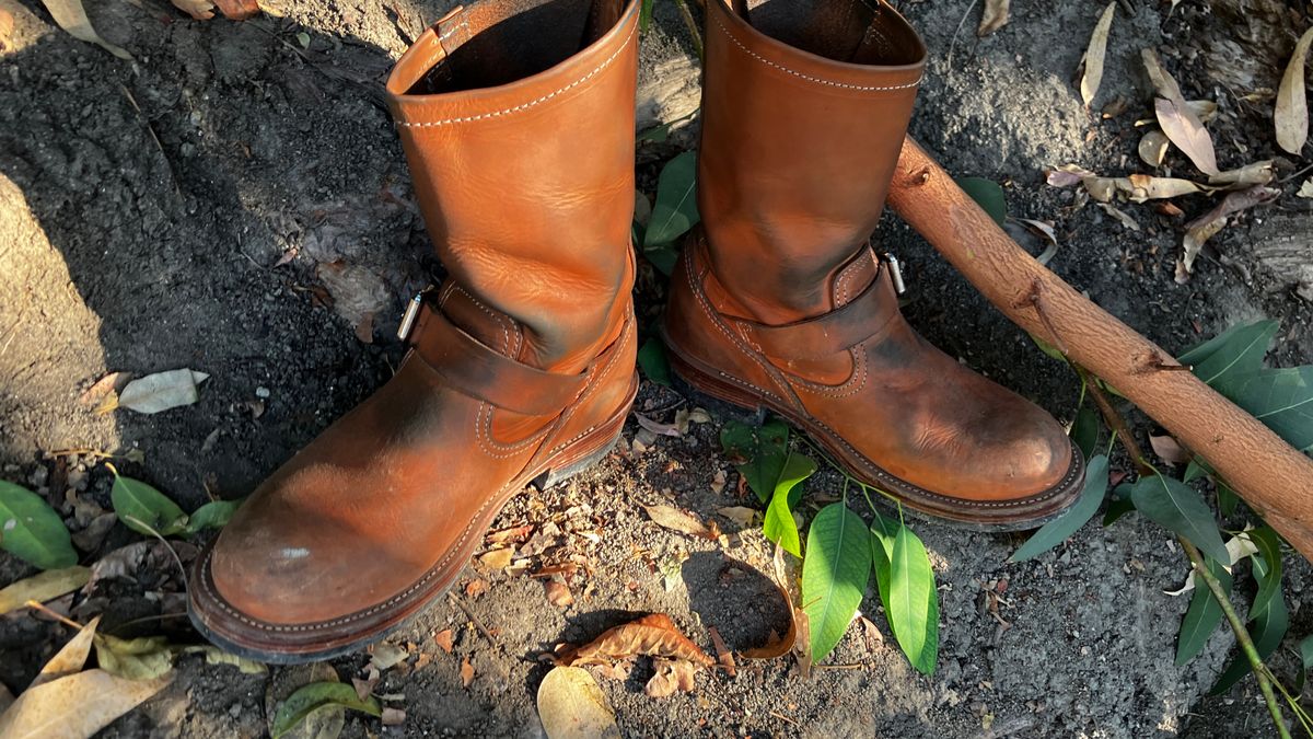 Photo by De4 on October 26, 2024 of the KIND 1930s Engineer Boots in Italian Veg-Tanned Leather.