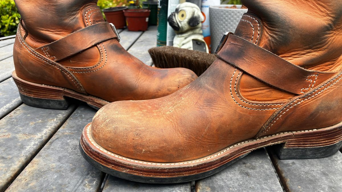 Photo by De4 on November 3, 2024 of the KIND 1930s Engineer Boots in Italian Veg-Tanned Leather.