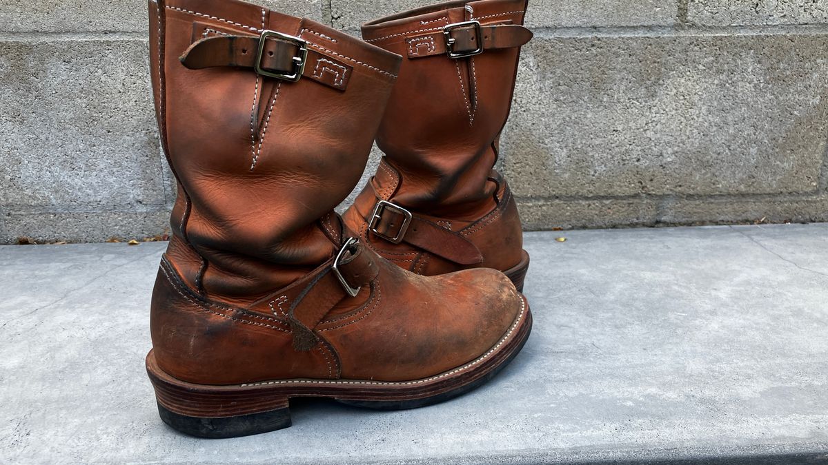 Photo by De4 on November 3, 2024 of the KIND 1930s Engineer Boots in Italian Veg-Tanned Leather.