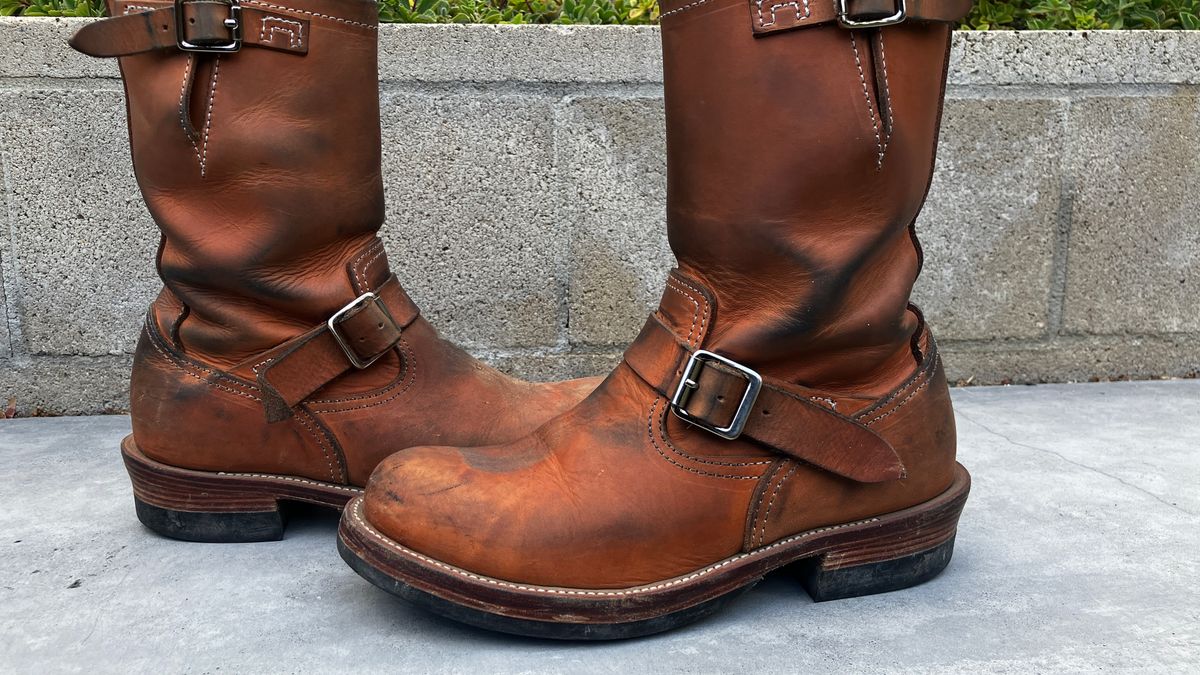 Photo by De4 on November 3, 2024 of the KIND 1930s Engineer Boots in Italian Veg-Tanned Leather.