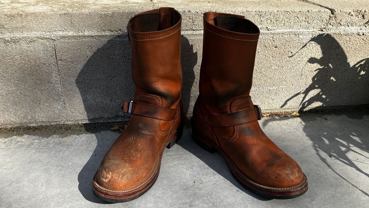 Photo by De4 on November 3, 2024 of the KIND 1930s Engineer Boots in Italian Veg-Tanned Leather.