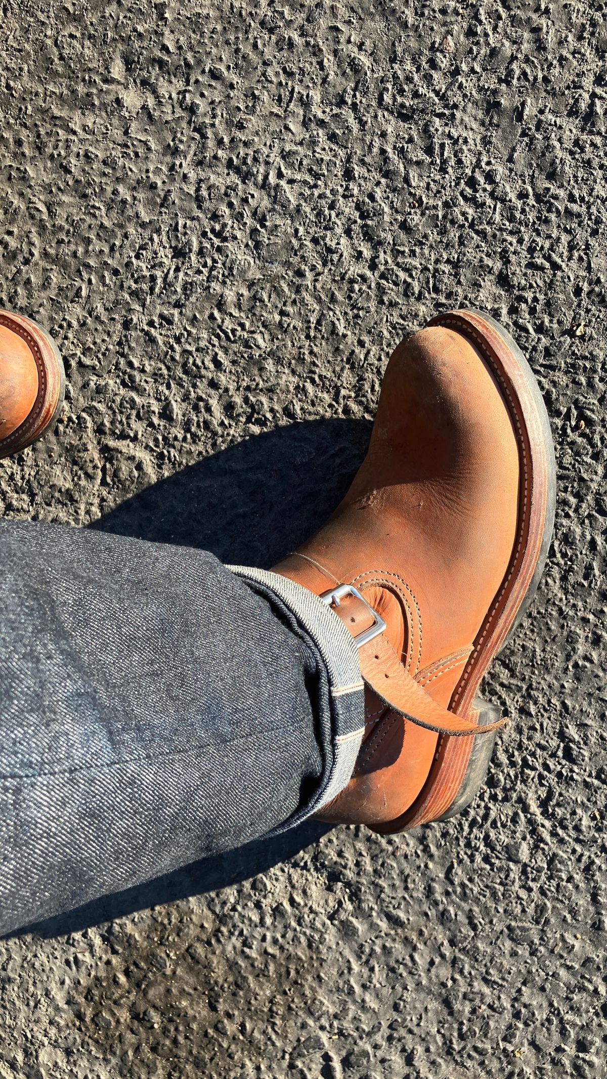 Photo by De4 on November 9, 2024 of the KIND 1930s Engineer Boots in Italian Veg-Tanned Leather.