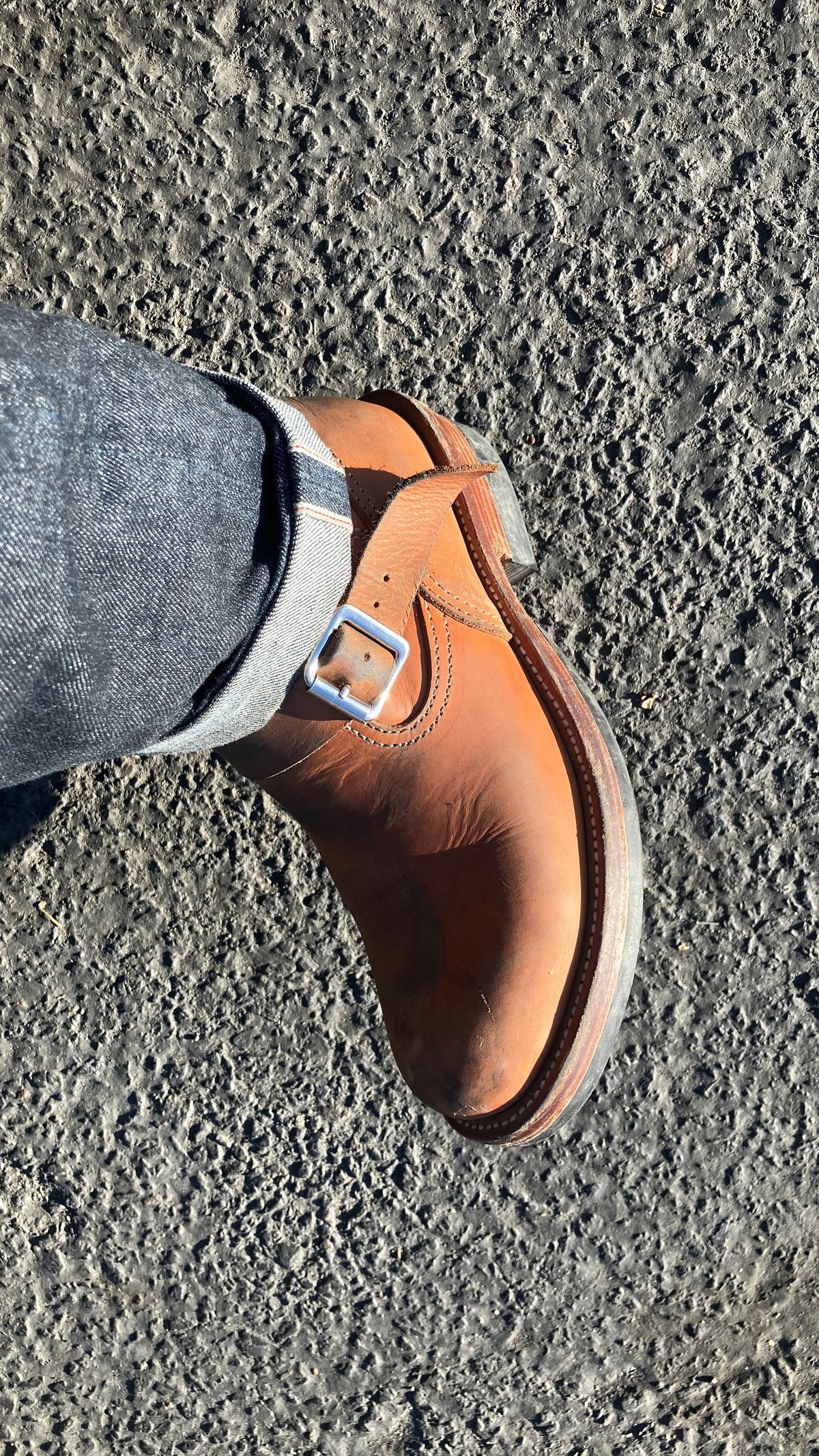 Photo by De4 on November 9, 2024 of the KIND 1930s Engineer Boots in Italian Veg-Tanned Leather.